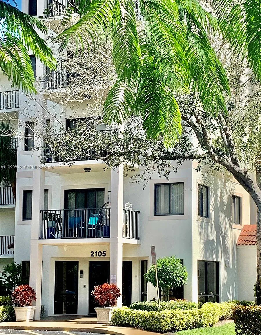 St Tropez Condo — Photo 1