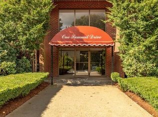 1 Summit Dr APT 17, Reading, MA 01867