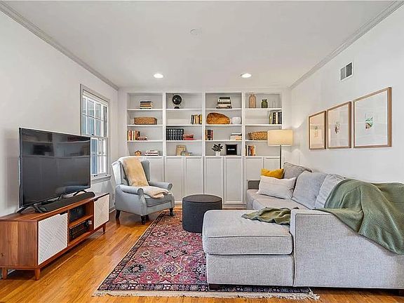 5th image of 2311 W 73rd Ter