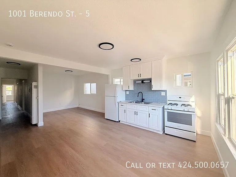 1001 N Berendo St #5 — Photo 2