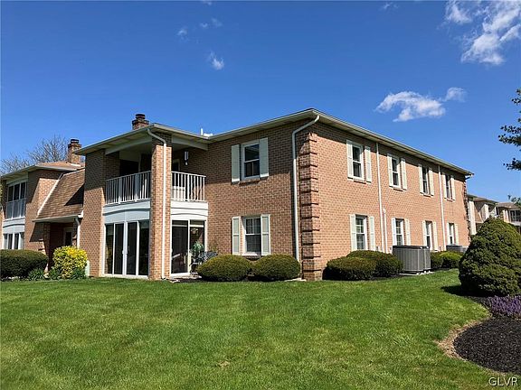 3rd image of 2683 Rolling Green Dr