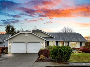 889 Pine Pl, Lynden, WA 98264