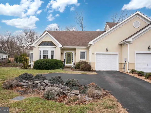 72 Greystone Dr, Shepherdstown, WV 25443