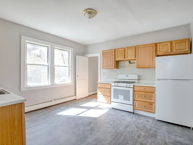 429 New Britain Ave #2 — Photo 6