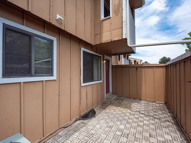 562 Vance St #D-9 — Photo 32