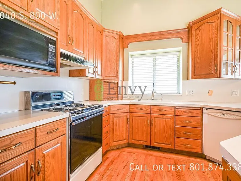 1040 S 800 W — Photo 12