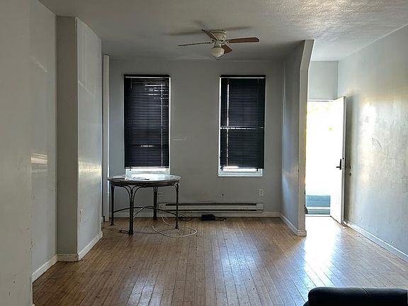4th image of 1850 E Madison St