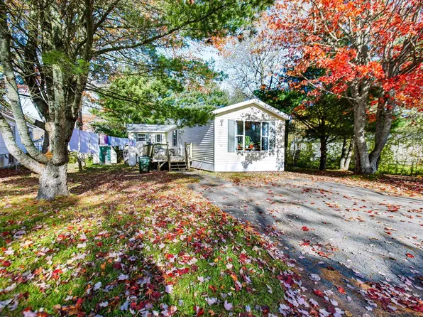15 Woodlawn Dr, Amherst, NS B4H 4K5