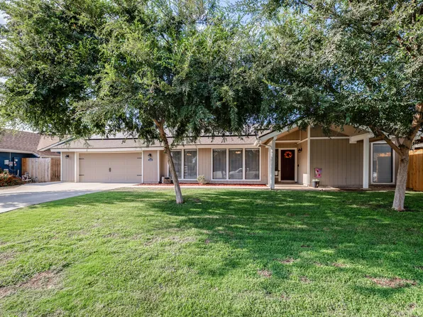 2404 E Hillcrest Court, Visalia, CA 93292