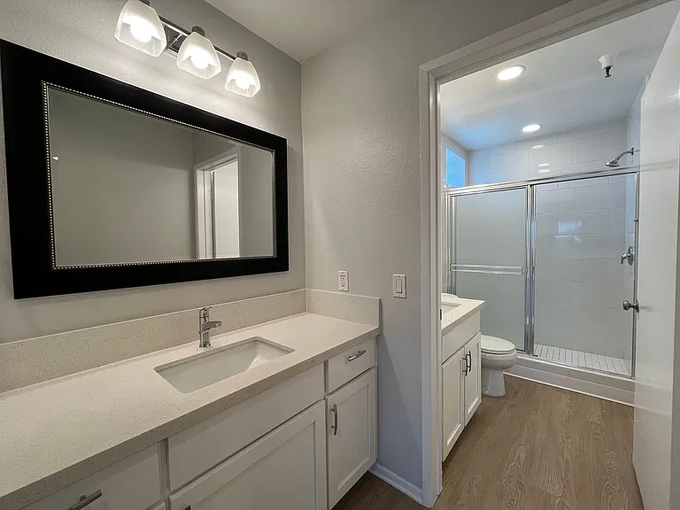 110 S Sweetzer Ave — Photo 107
