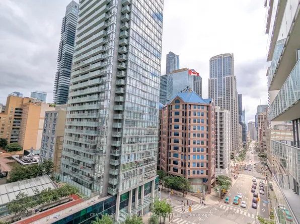 832 Bay St #906, Toronto, ON M5S 1Z6