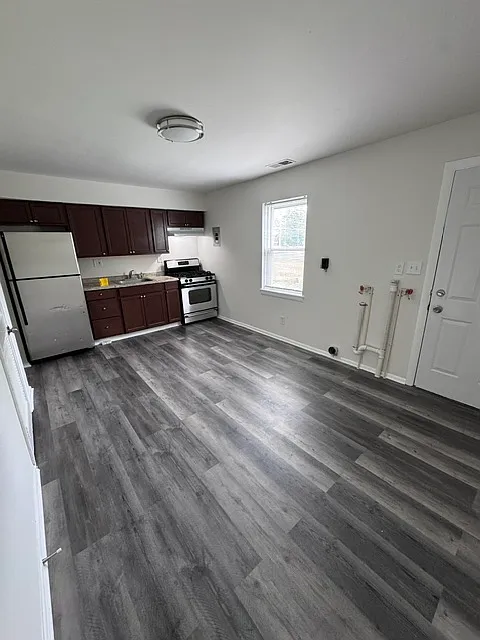 2 bed, $1,375 — Photo 1