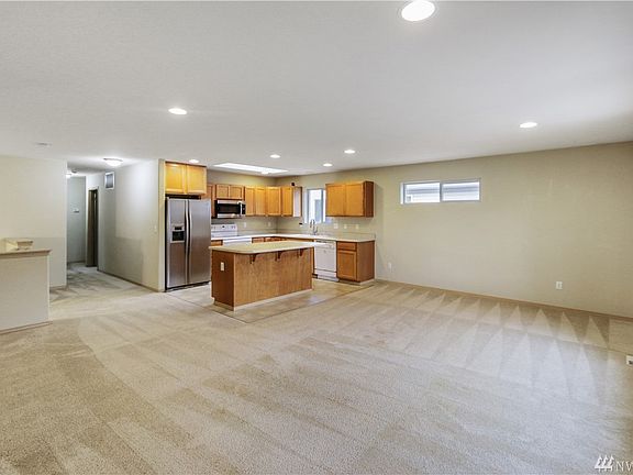3rd image of 221 Junction Blvd