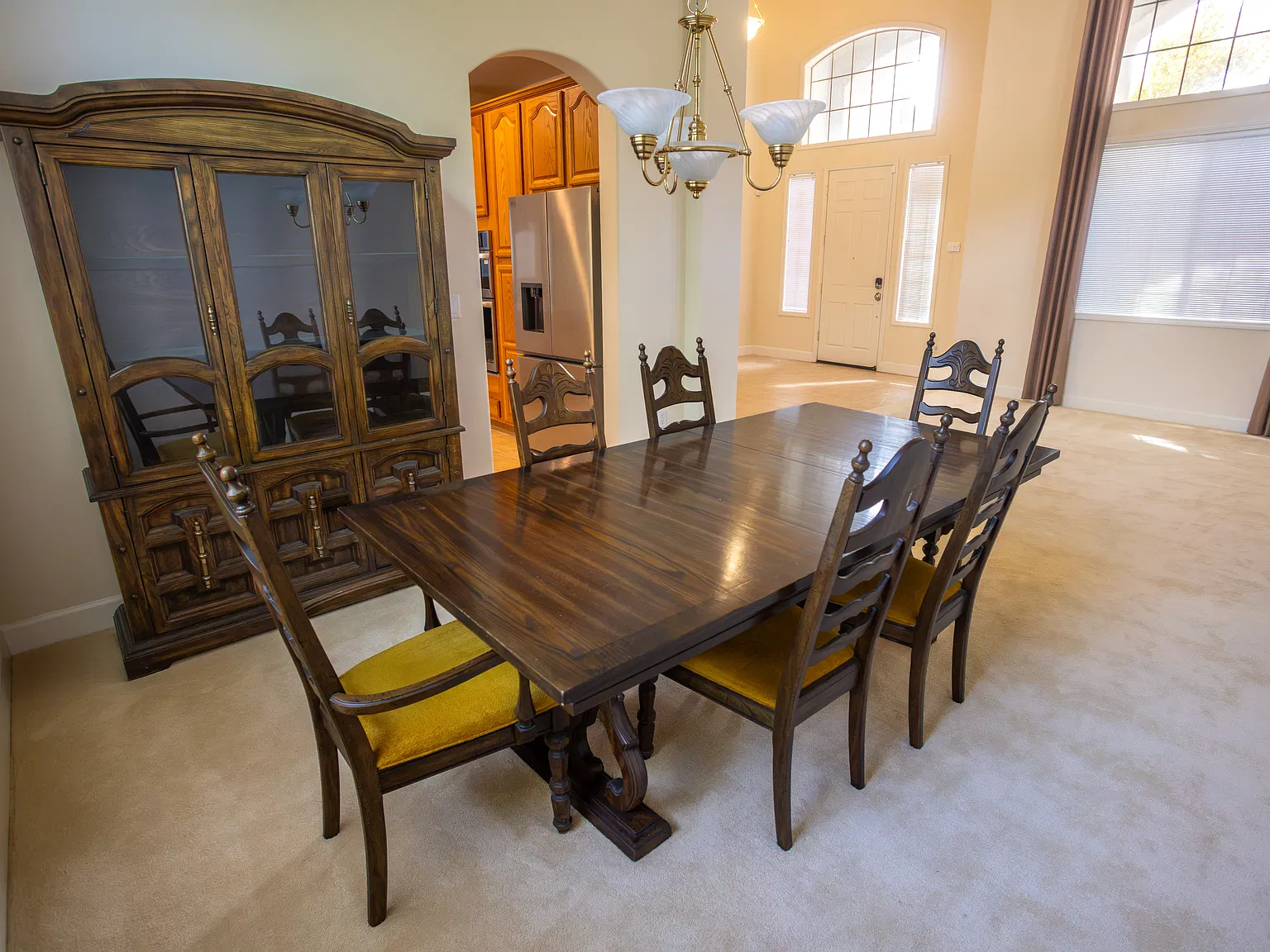 5 bed, 3070 sqft, $3,800 — Photo 2