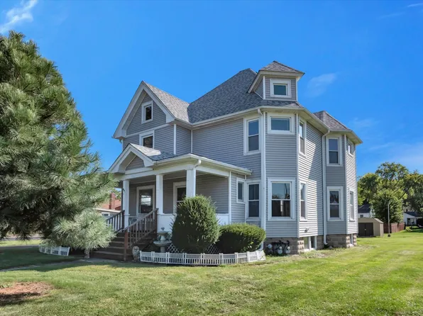 441 S 2nd St, Peotone, IL 60468