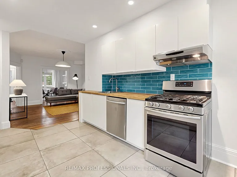 368 Howland Ave — Photo 10