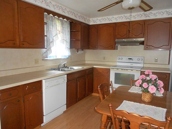 2nd image of 1303 Robinwood Dr