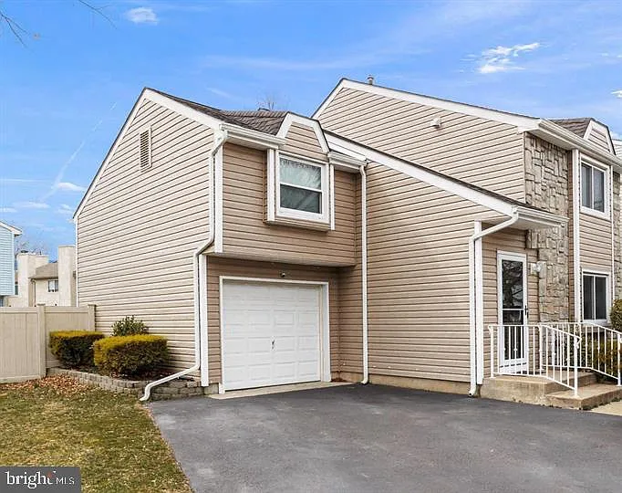 3 bed, 2.5 bath, 1425 sqft, $2,900 — Photo 1