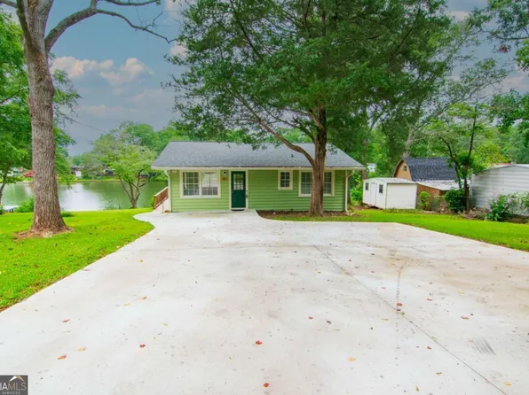 1671 W Pine Lake Dr, West Point, GA 31833
