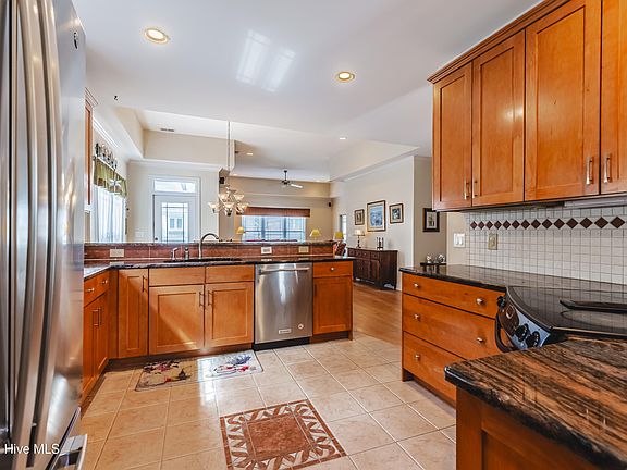 5th image of 602 Planters Ridge Drive