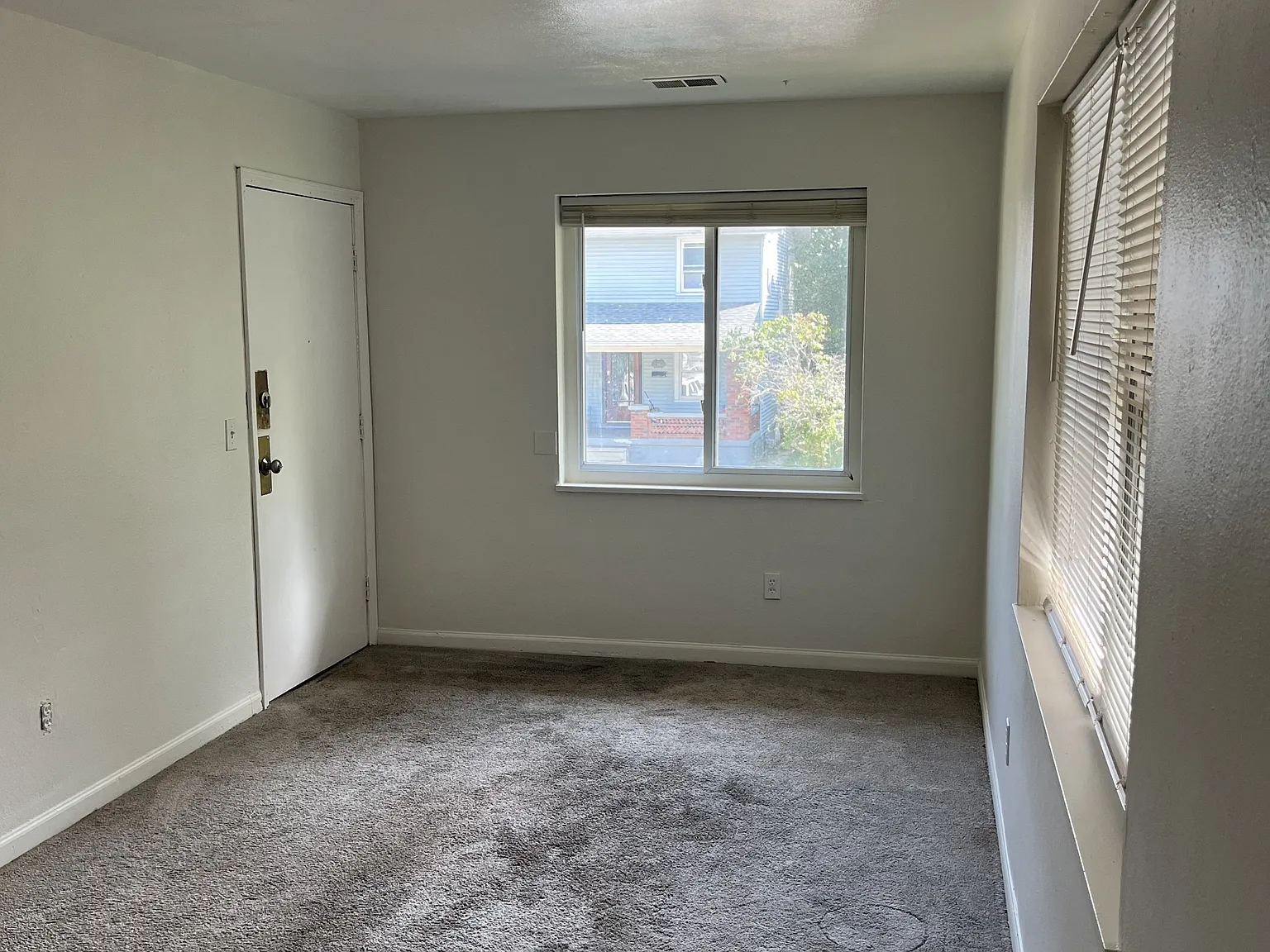 57 Pointview Avenue - C — Photo 1