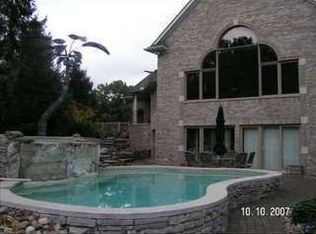3191 Beaumont Dr, Highland, MI