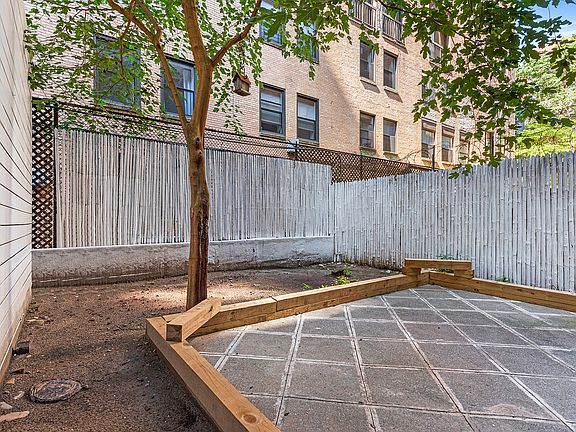 3rd image of 240 W 74th St