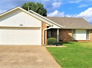 1201 NE 22nd St, Moore, OK 73160