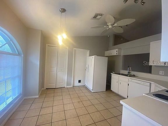 3rd image of 3938 Creek Woods Dr
