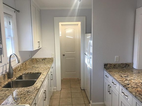 2nd image of 727 23rd Ave N Floor 2