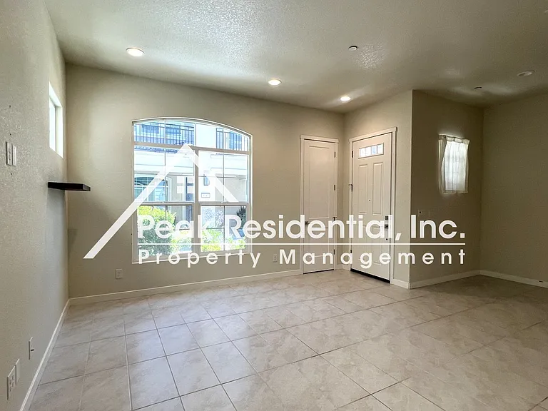 3283 Warbler Ct — Photo 6