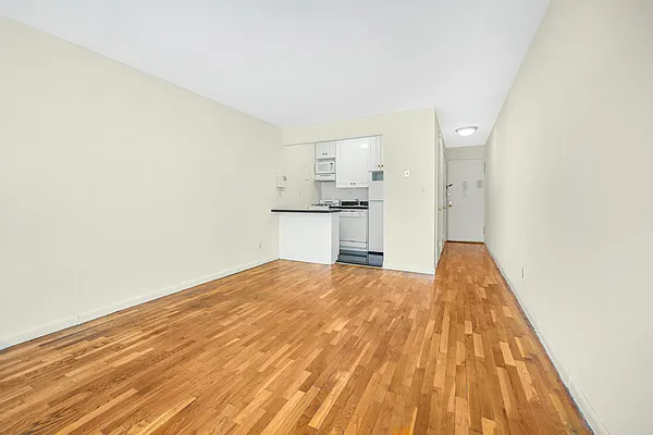 Rented by Charney Real Estate LLC | media 2