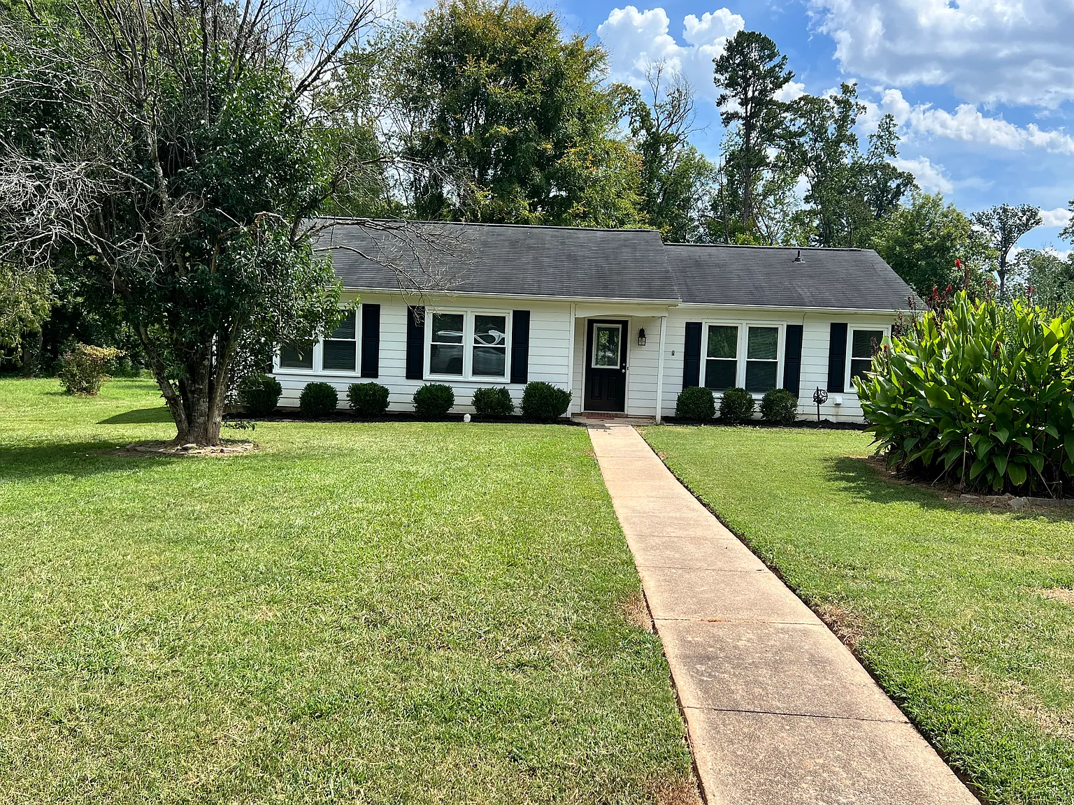 3 bed, 1.5 bath, 1248 sqft, $1,850 — Photo 1