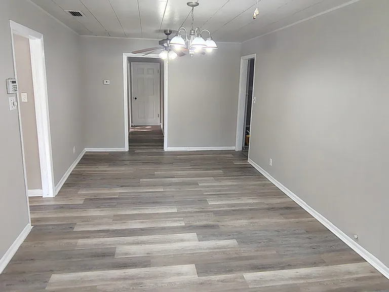 625 W Avenue D — Photo 14
