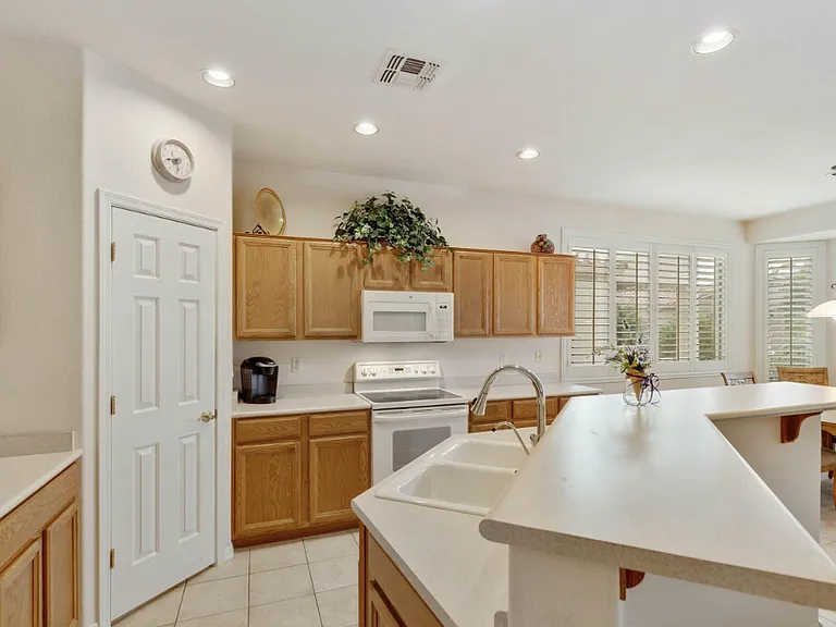4581 E Mia Ln — Photo 11