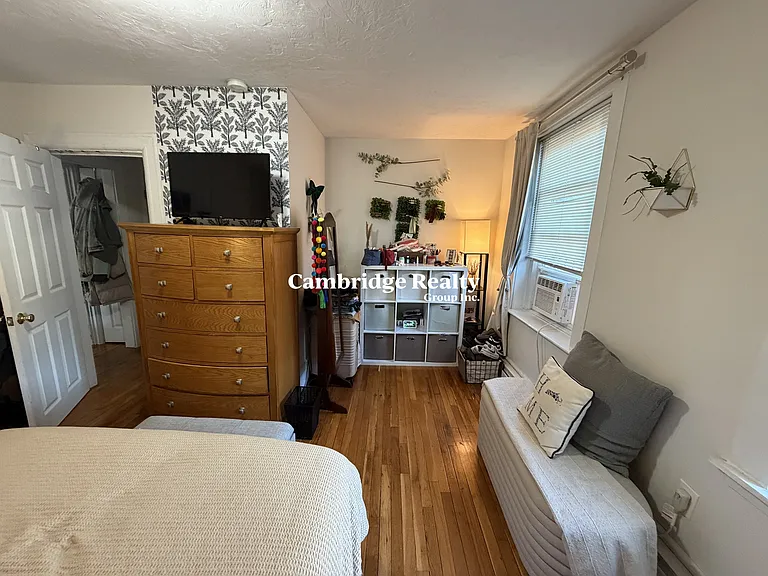 41 Crescent St #2 — Photo 8