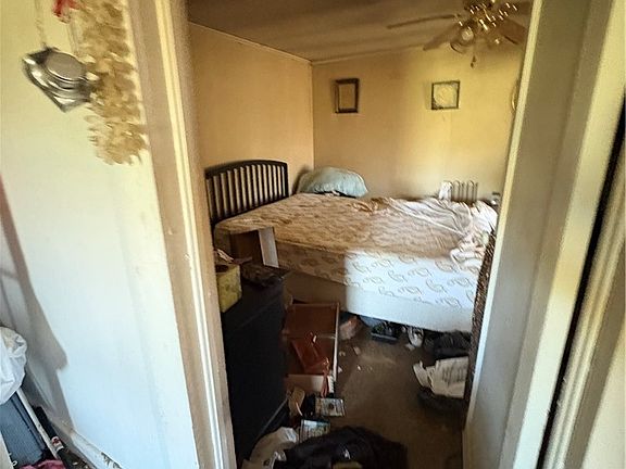 5th image of 230 Meadow Rd