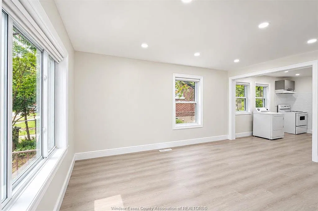 5 bed, $2,000 — Photo 2