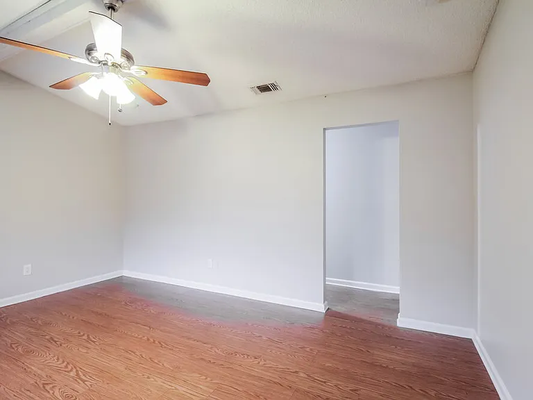 8442 Finwood Ave — Photo 4