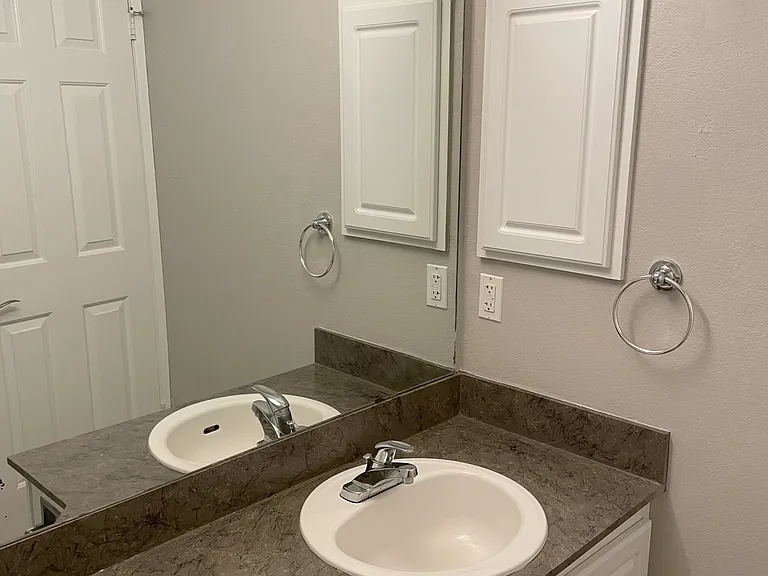 Redmond Park Apts — Photo 44