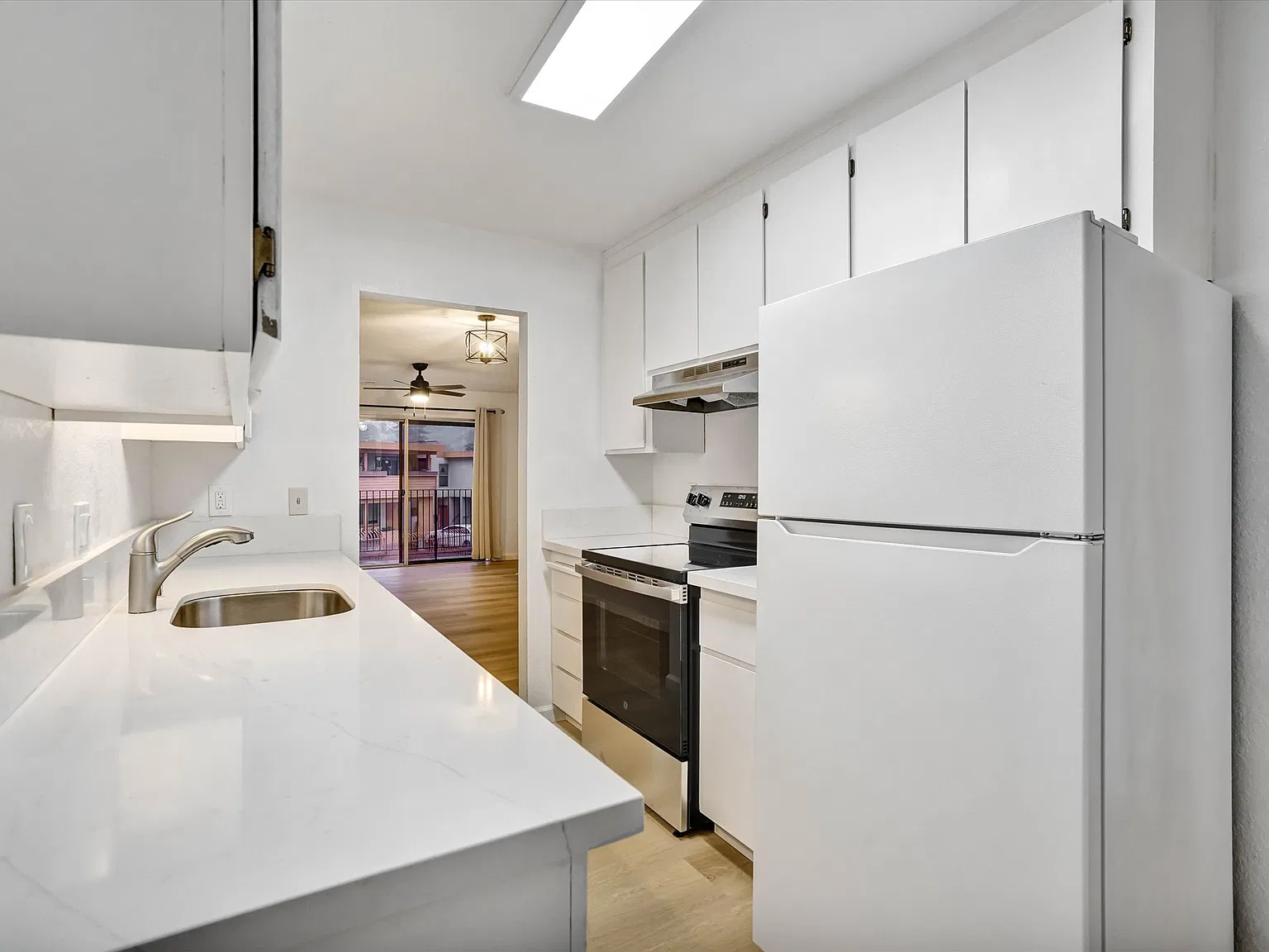 2 bed, 1.5 bath, 960 sqft, $2,200 — Photo 4