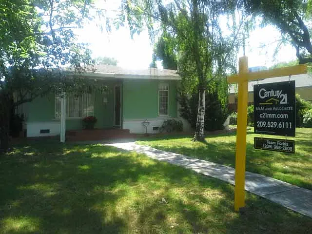 1404 Albany Ave photo 1