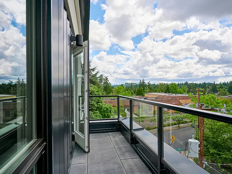 Multnomah Station Apartments top floor apartment balcony