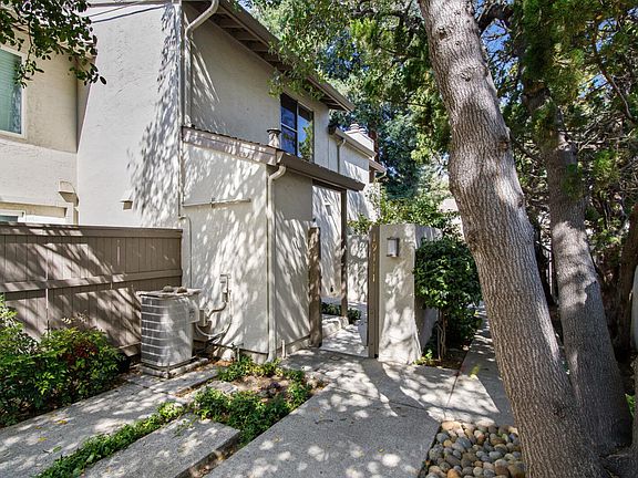 2nd image of 19111 Vineyard Ln