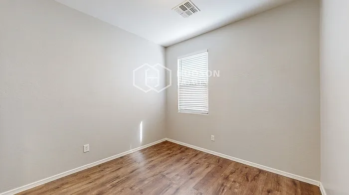 7429 W Saint Catherine Ave — Photo 21