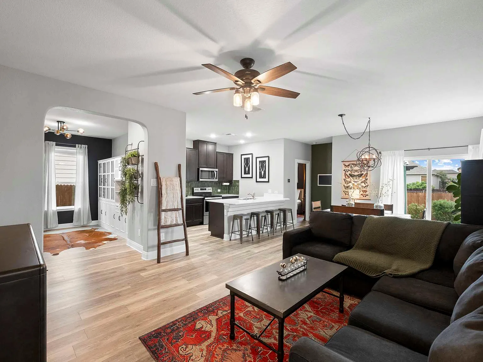 3 bed, 2.0 bath, 1352 sqft, $1,750 — Photo 4