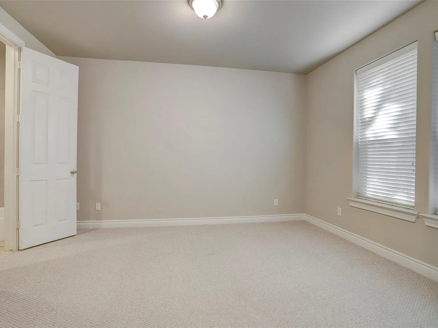 3 bed, 3.5 bath, 2464 sqft, $2,700 — Photo 4
