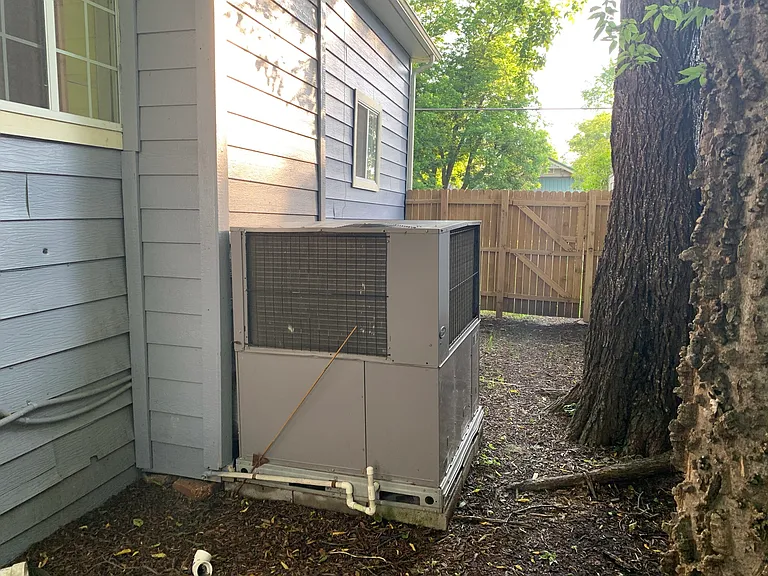 1433 S Travis St #A — Photo 48