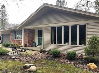 5845 Cloverfield Dr, Hamburg, NY 14075