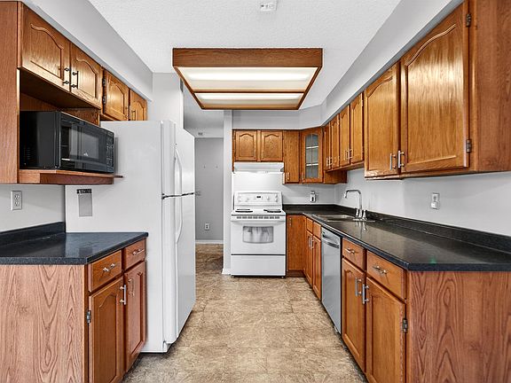 5th image of 11510 225th St #214